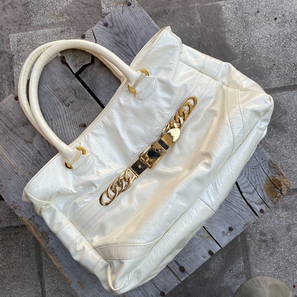 CC SKYE large patent leather shoulder bag